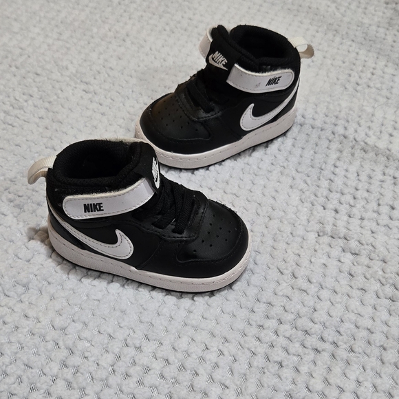 Nike Other - Nike Kids Black and White Sneakers